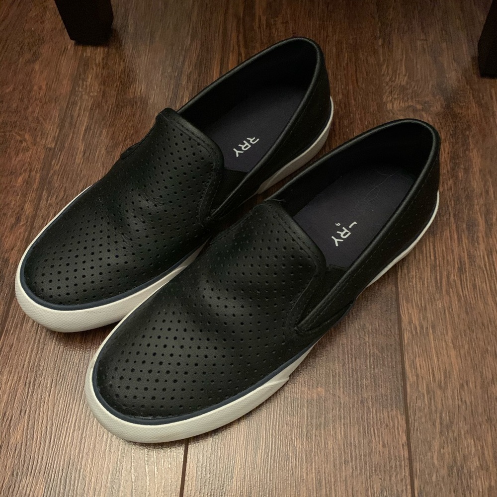 Sperry slip ons in black
